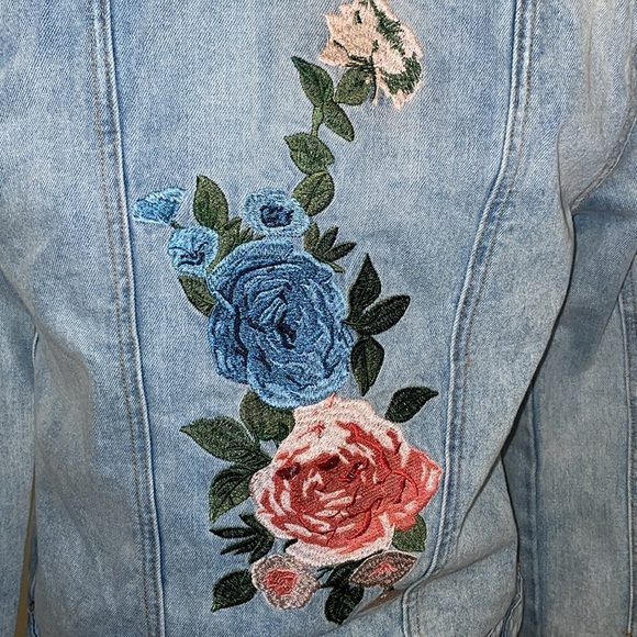 Anthropologie OLIVACEOUS Floral Embroidered Jean Jacket. Size Medium. Cotton. - Picture 8 of 13